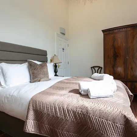 Old Down Manor Hotel *