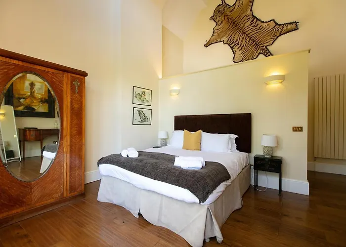 Old Down Manor فندق *