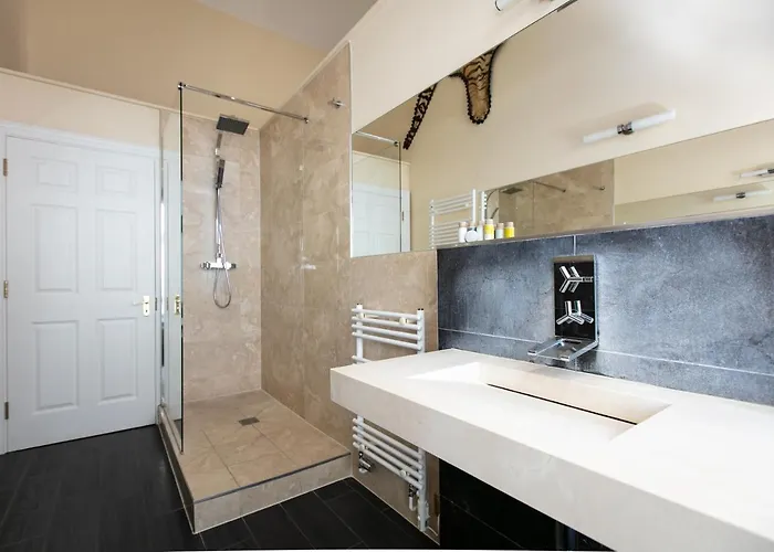 فندق Old Down Manor