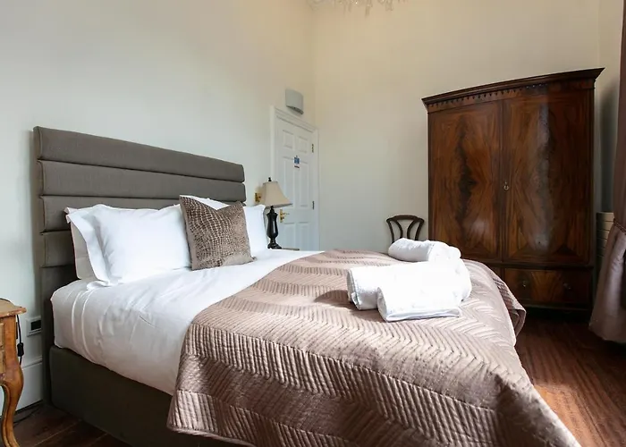 Old Down Manor Hotel *